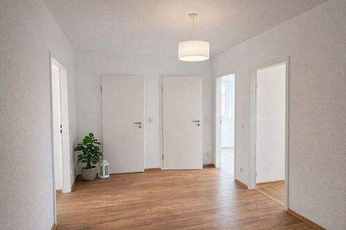 Flur - Etagenwohnung mit 84,00 m&sup2; in Magdeburg zum Kaufen