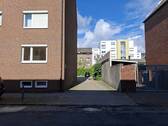 Zufahrt zum Parkplatz - Etagenwohnung mit 82,00 m&sup2; in Wilhelmshaven zur Miete