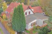 Außenansicht - Zuhause inkl. Werkstatt mit Garten, 2 Garagen und Carportstellplatz in Wassernähe