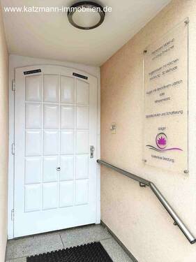 überdachter Eingangsbereich - Büro mit 109,00 m&sup2; in Kerpen zur Miete