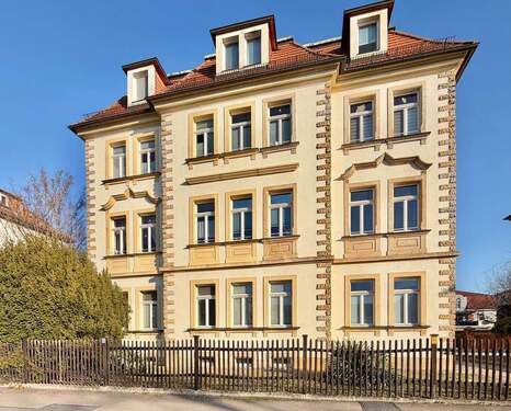 Haus Vorderansicht - 2 Zimmer Etagenwohnung zum Kaufen in Dresden