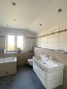 Bad mit Wanne u. Dusche (OG) - 