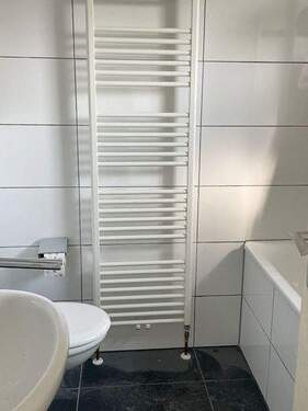 Gäste-WC mit Wanne - 