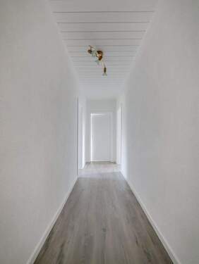 Flur - Etagenwohnung mit 62,50 m&sup2; in Neustadt zur Miete