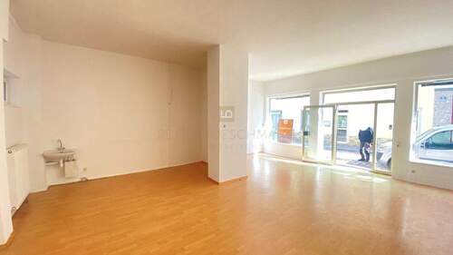 Laden/Büro - Nette Laden-Bürofläche, ca. 47 qm, IN-Stadtmitte Nähe Rathausplatz, große Schaufenster