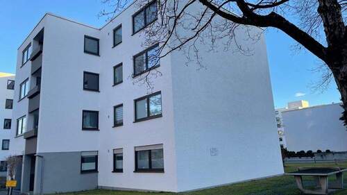 Bild 2 - 4 Zimmer Etagenwohnung zur Miete in Augsburg / Lechhausen