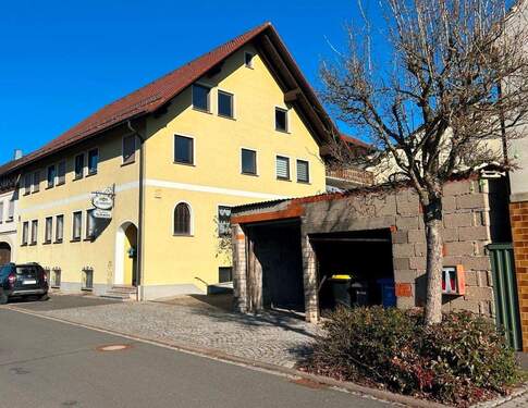 Außenansicht - 6 Zimmer Mehrfamilienhaus, Wohnhaus zum Kaufen in Bundorf