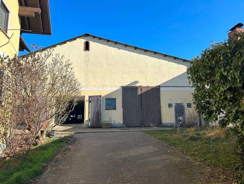 Großzügige Nebengebäude - 