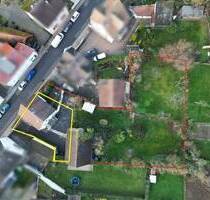 Vielseitiges Baugrundstück: Freistehendes EFH oder MFH mit 3 Einheiten - Hofheim am Taunus / Langenhain