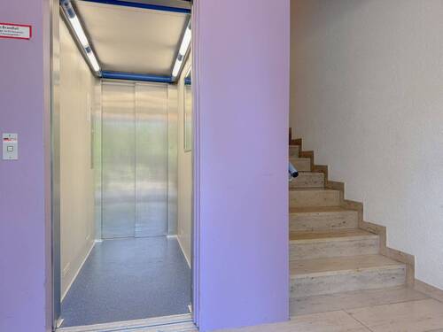 Treppenhaus - 4 Zimmer Etagenwohnung zum Kaufen in Taufkirchen b. München