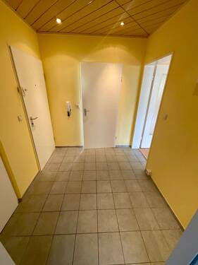 Flur - Etagenwohnung mit 80,70 m² in Langenhagen zur Miete