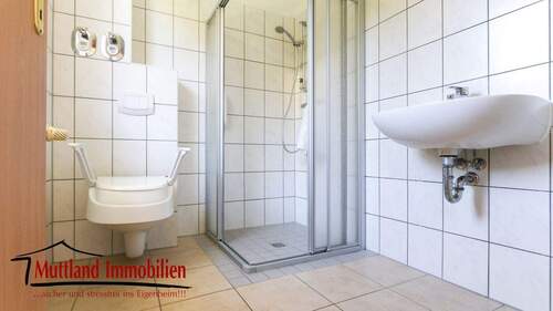 Duschbad mit Fenster Reihenendhaus (Beispiel) - 