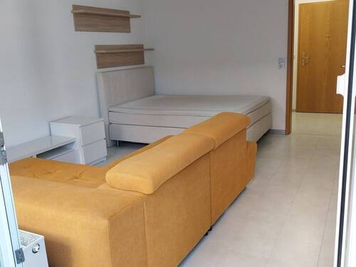 Wohn-Schlafbereich Richtung Flur - Möblierte, moderne 1 Zimmer Wohnung