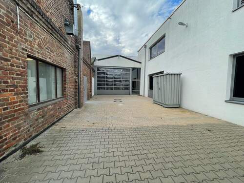 Halle mit Tor Anlieferung - 