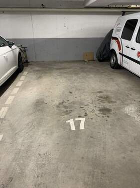 Tiefgaragenstellplatz - 