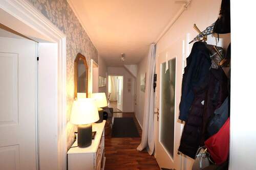 Flur - Etagenwohnung mit 83,00 m&sup2; in Rothenburg zur Miete