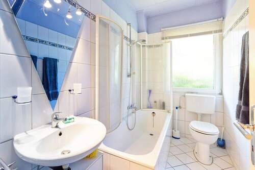 Gäste-WC mit Wanne - 