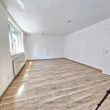 Wohnzimmer - 2 Zimmer Etagenwohnung zum Kaufen in Bayreuth
