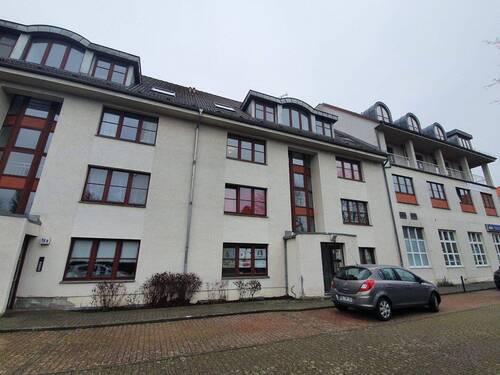 Bild 1 - 2 Zimmer in Strausberg mit Einbauküche und Balkon