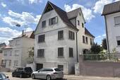 Hausansicht - 9 Zimmer Mehrfamilienhaus, Wohnhaus zum Kaufen in Stuttgart