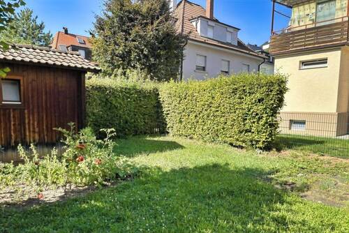 Garten - 9 Zimmer Mehrfamilienhaus, Wohnhaus in Stuttgart