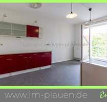Plauen-Haselbrunn: 2-Zimmer-DG-Wohnung mit Balkon & EBK - ab sofort