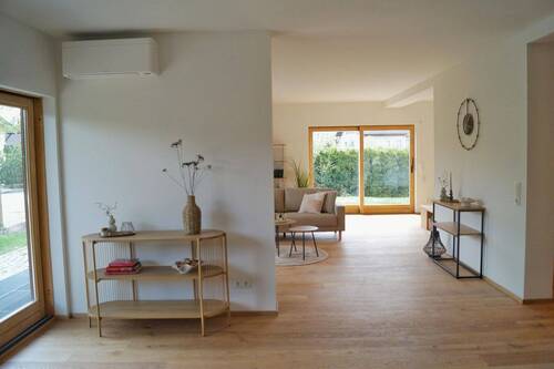 Blick ins Wohnzimmer - 