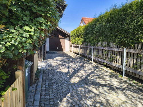 Zufahrt zur Garage - 