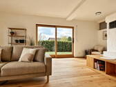 Wohnzimmer mit Kamin - 4 Zimmer Etagenwohnung zum Kaufen in Essenbach