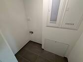 Abstellraum mit Waschmaschinenanschluss - 
