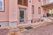 Hauseingang - 5 Zimmer Etagenwohnung in Fischbach bei Dahn