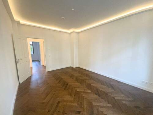 Wohnzimmer - Jetzt aber! * Erstbezug * Dunkles Parkett * Fußbodenheizung * Balkon * schönes Bad * LED-Licht