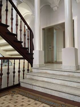 Säulen im Treppenhaus.jpg - 