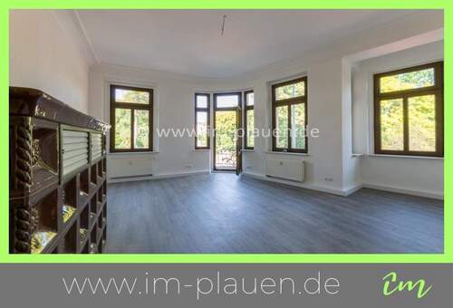 Wohnzimmer - Plauen-Neundorf: 2-Zimmerwohnung mit 92m² & Balkon zu vermieten