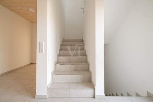 Treppenhaus - Etagenwohnung mit 102,20 m&sup2; in Flachslanden zum Kaufen