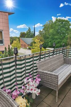 Balkonausblick - **Jetzt in Ihre Zukunft investieren** Schicke 3 Zi.-Wohnung mit Balkon und TG-Stpl. in Neufahrn (S1)