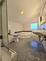 Vollbad mit Wanne und Dusche - 