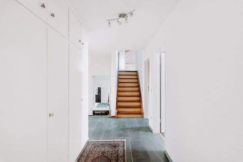 Flur mit Einbauschrank - 