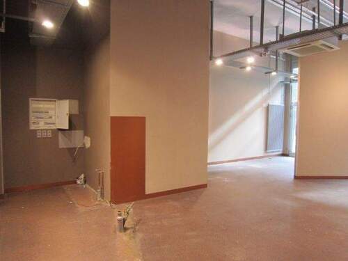 Seitlicher Blick durch das Ladenlokal - Gewerbeobjekt (Büro, Produktion, Verkauf) zur Miete in Hildesheim