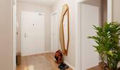 Flur mit Blick auf die Einganstür - 3 Zimmer Etagenwohnung in Berlin