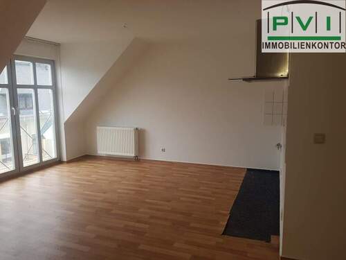 Wohnzimmer mit Kochnische - 2 Zimmer Etagenwohnung zur Miete in Annaberg-Buchholz