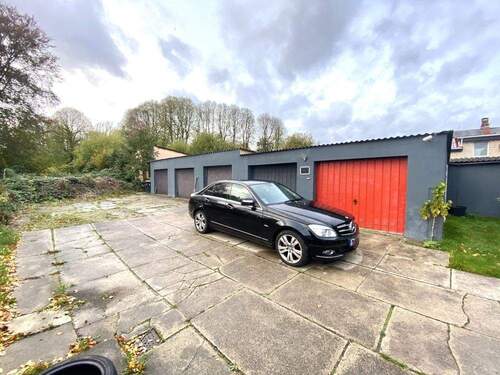 Haus mit 5 Garagen - Saniertes Haus mit einigen Garagen - Eigennutzung oder Investition