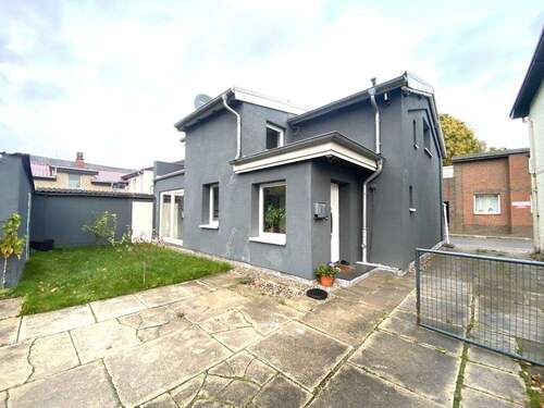 Eingangsseite - 5 Zimmer Einfamilienhaus zum Kaufen in Ahrensbök