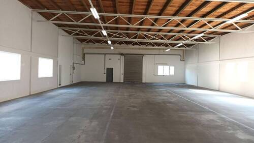 Halle sicht zum Tor - Halle in Neunkirchen