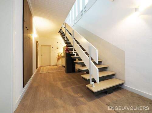 Bild 3 - 8 Zimmer Einfamilienhaus in Quierschied