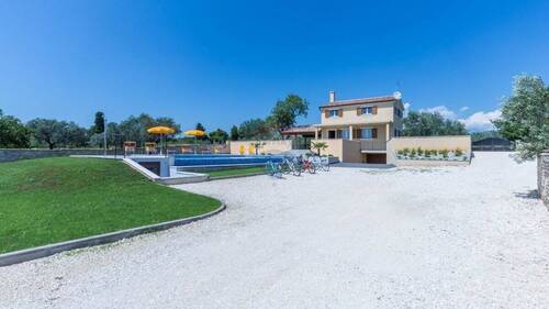 2 - 4 Zimmer Einfamilienhaus in Fazana