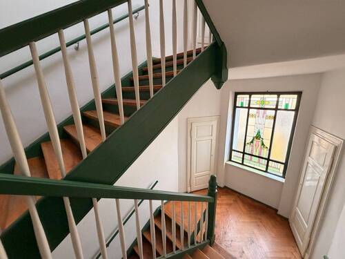 Treppenhaus - Mehrfamilienhaus mit Balkonen in Altlindenau für Faktor 20,7