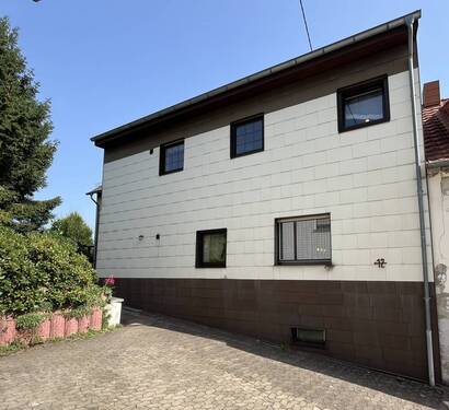 Vorderansicht - Zweifamilienhaus mit großem Grundstück in ruhiger Seitenstraße von Quierschied