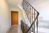 Treppenhaus zum Dachgeschoss - 