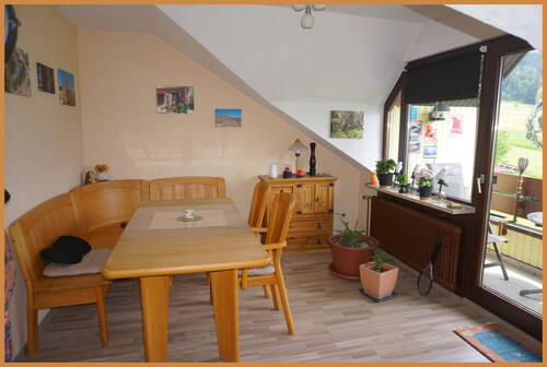 Essbereich mit Eintritt auf den Balkon - 